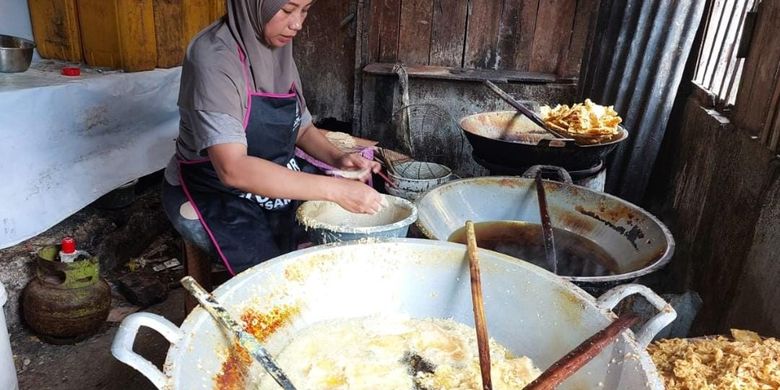 Ibu Rumah Tangga di Semarang Sukses Jadi Pengusaha Keripik Tempe Beromzet Ratusan Juta, Kisahnya Viral